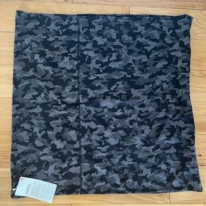 Lululemon Athletica Vinyasa Scarf - Black and Gray